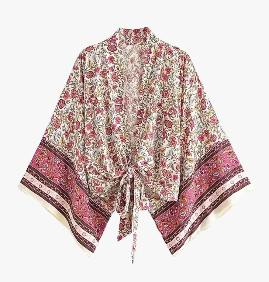 Kimono Court Femme rose avec motifs floraux